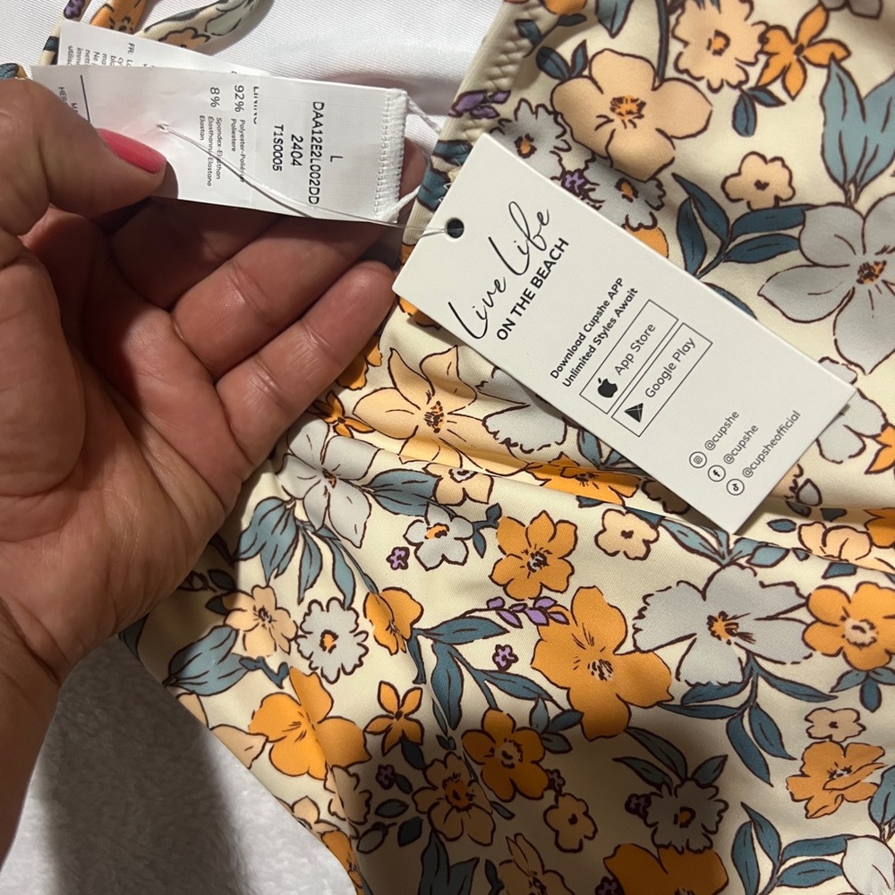 Cupshe Cream Floral Women’s Swimwear Bottoms with Yellow and Blue Flowers